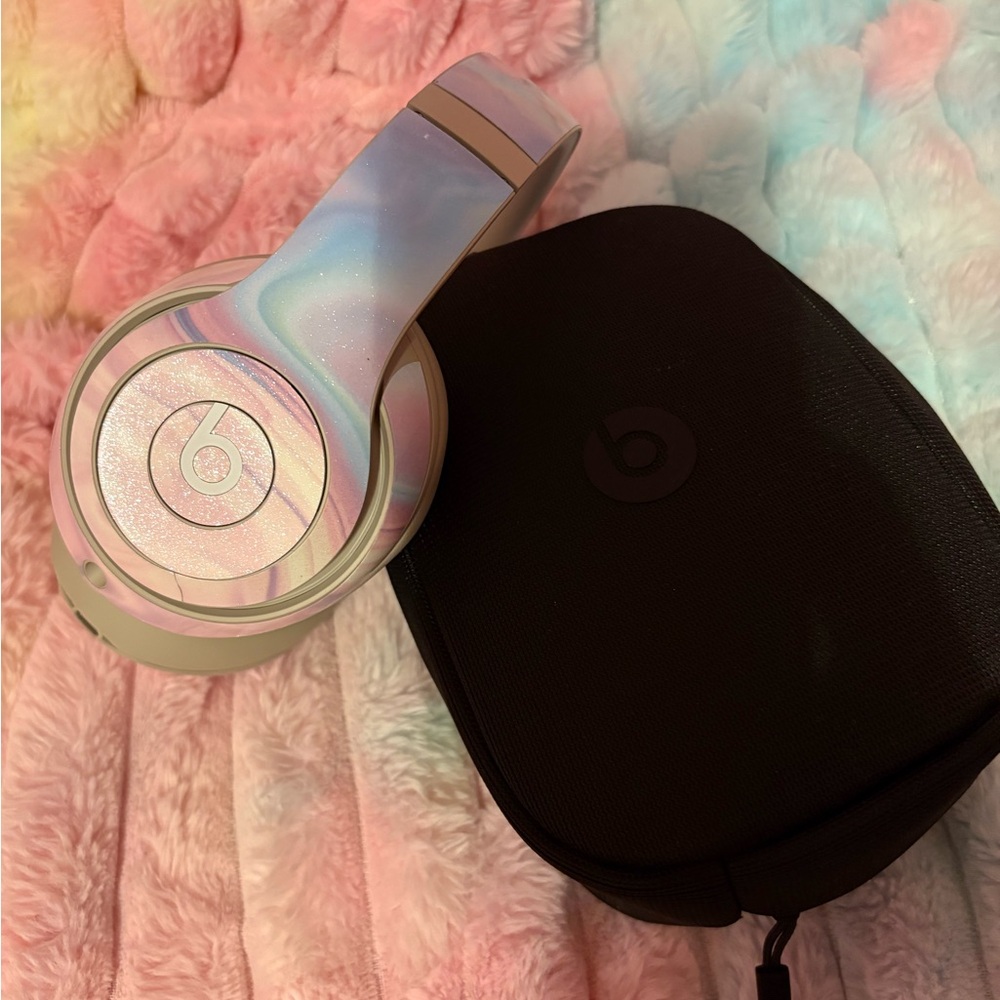 Beats Studio pro - sandstone (mightyskinz applied)